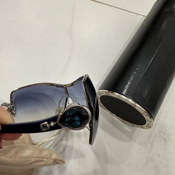 Authentic Bvlgari sunglasses - Picture 4 of 5